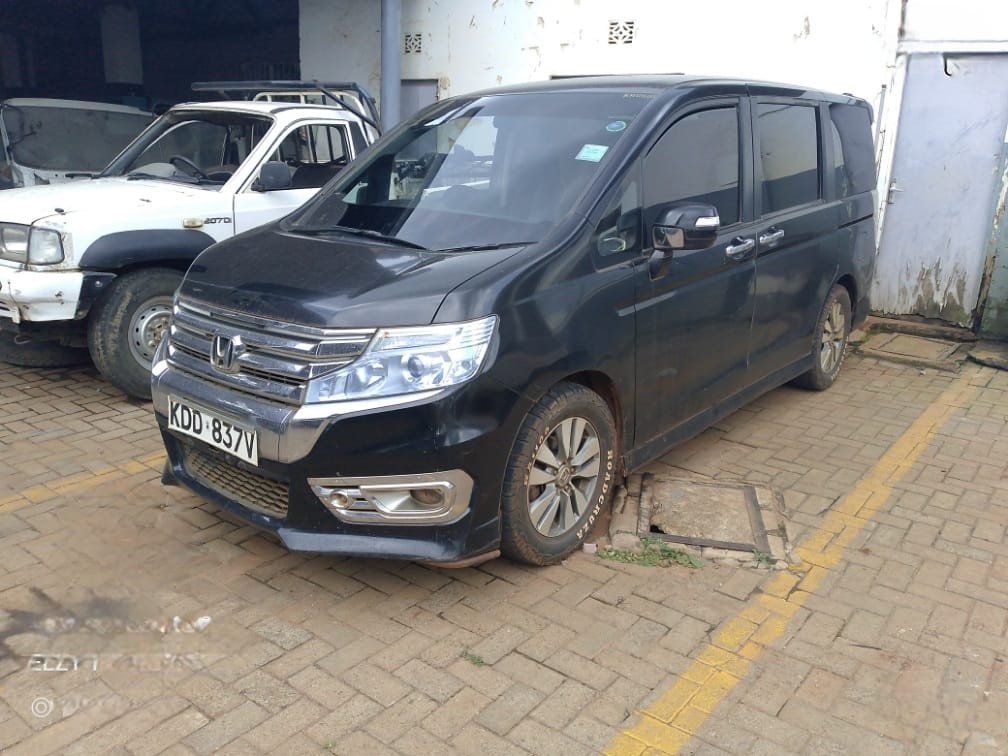 Honda Stepwgn image 3